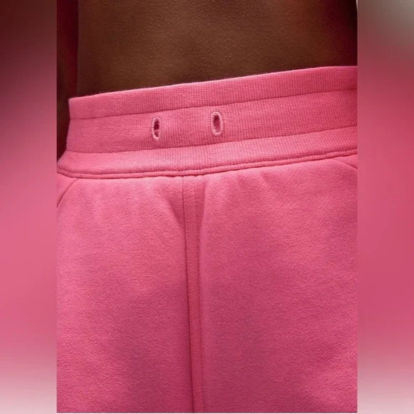 Lululemon Scuba High-Rise Short 5” size 8 Sakura pink - Picture 6 of 7